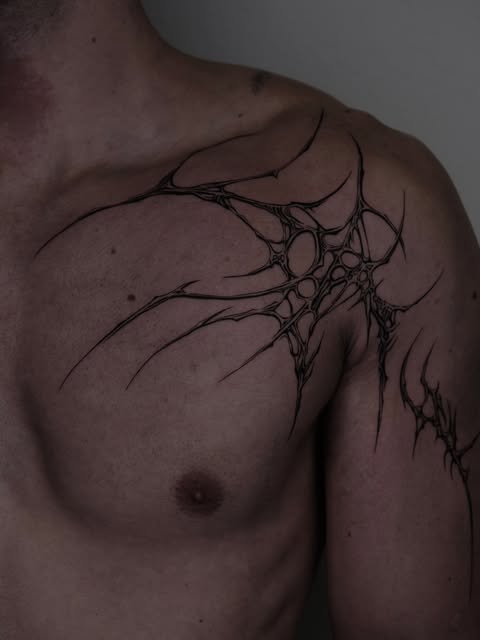 via instagram.com/grxytattoo