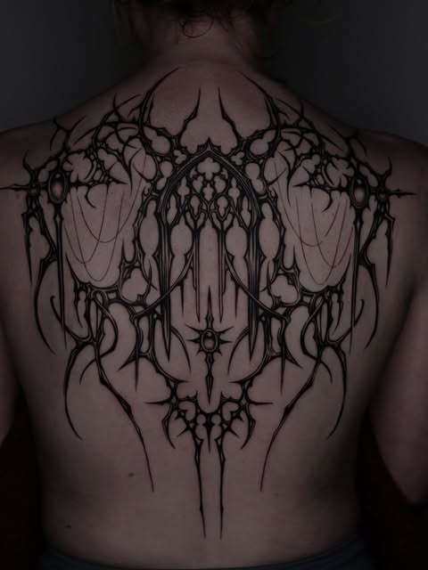 via instagram.com/grxytattoo