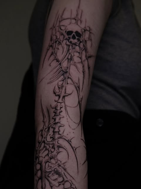 via instagram.com/grxytattoo